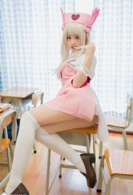 亚洲美女与野兽