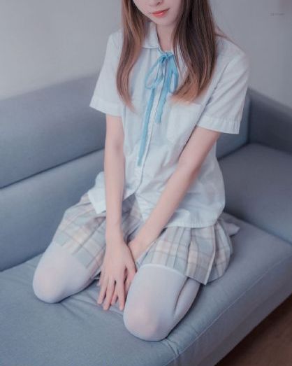 和两个小婕子做受hd
